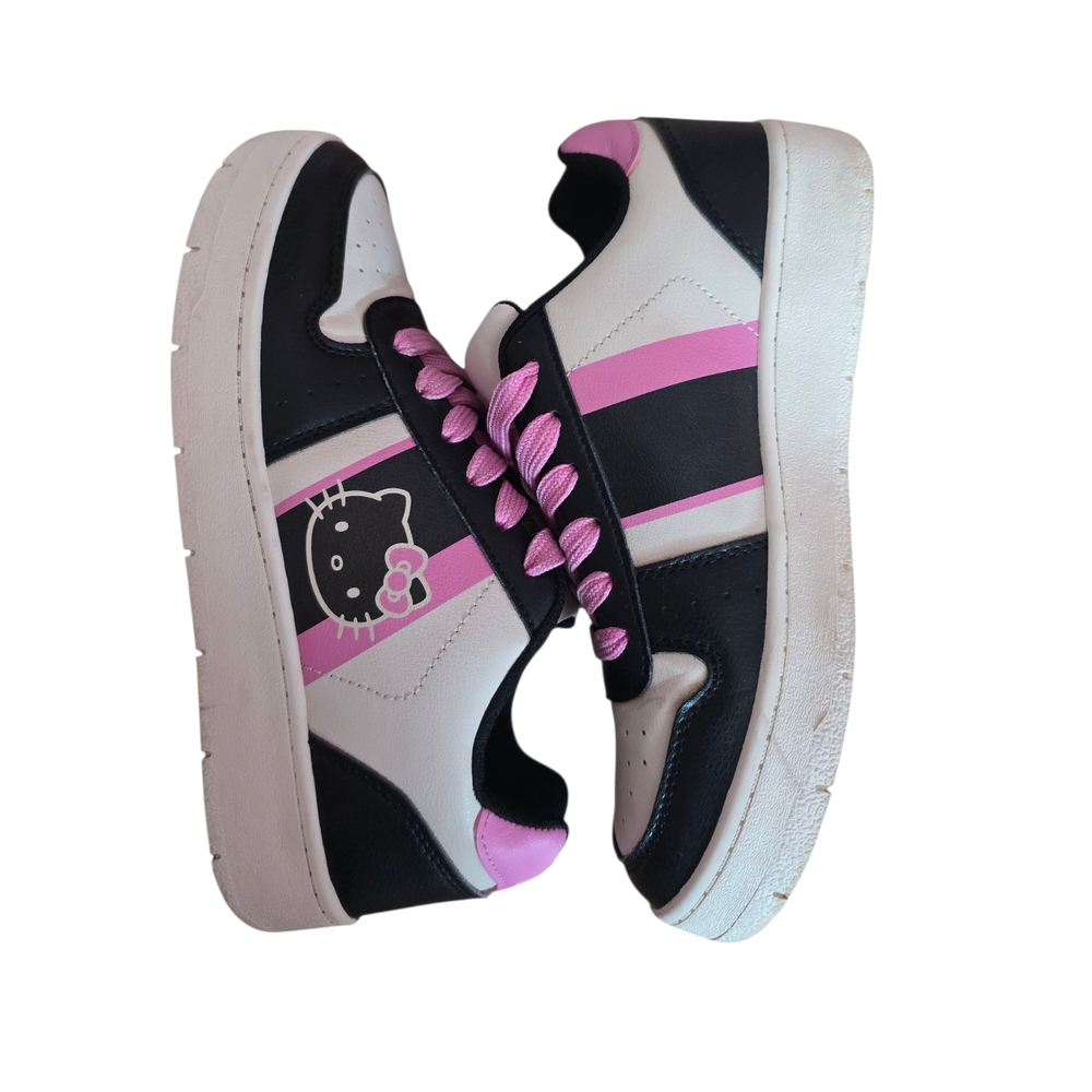 Hello Kitty Black and Pink Laces Size 7